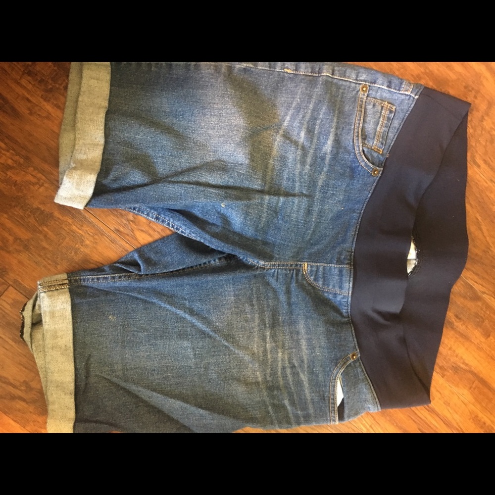 Maternity shorts